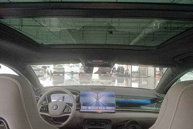 Used BYD Han 2024 EV Glory Edition 610 km All-Wheel Drive "Tian Shen Zhi Jia" Intelligent Driving Model Headliner