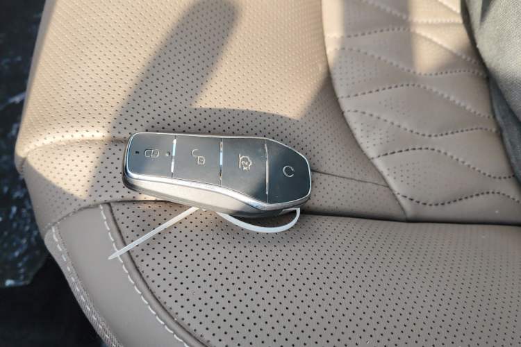 Used BYD Han 2024 EV Glory Edition 605KM Front-Wheel-Drive Premium Model Interior 1