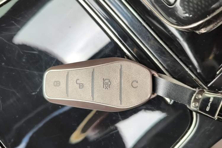 Used BYD Han 2024 EV Glory Edition 605KM Front-Wheel-Drive Premium Model Interior 1