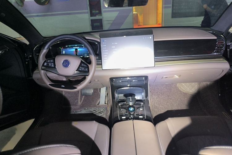 Used BYD Han 2024 EV Glory Edition 506KM Front-Wheel-Drive Premium Model Interior 2