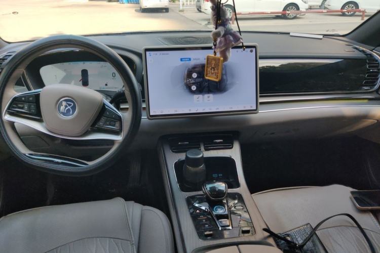 Used BYD Han 2024 DM-i Glory Edition 121KM Premium Model Interior 2