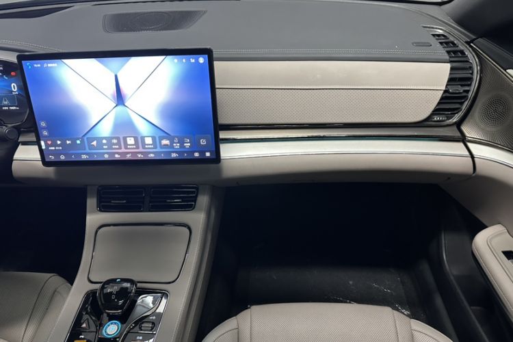Used BYD Han 2024 EV Glory Edition 605KM Front-Wheel-Drive Premium Model Interior 3