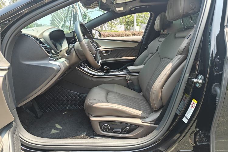 Used BYD Han 2024 DM-i Glory Edition 121KM Prestige Model Interior 3