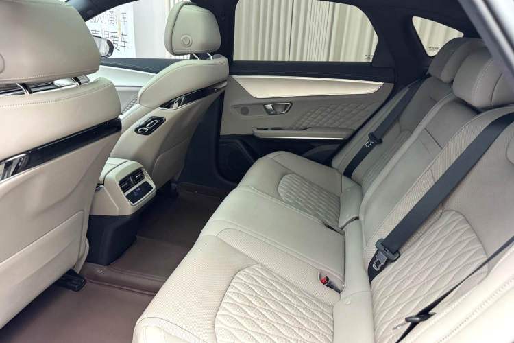 Used BYD Han 2024 EV Glory Edition 605KM Front-Wheel-Drive Premium Model Interior 3
