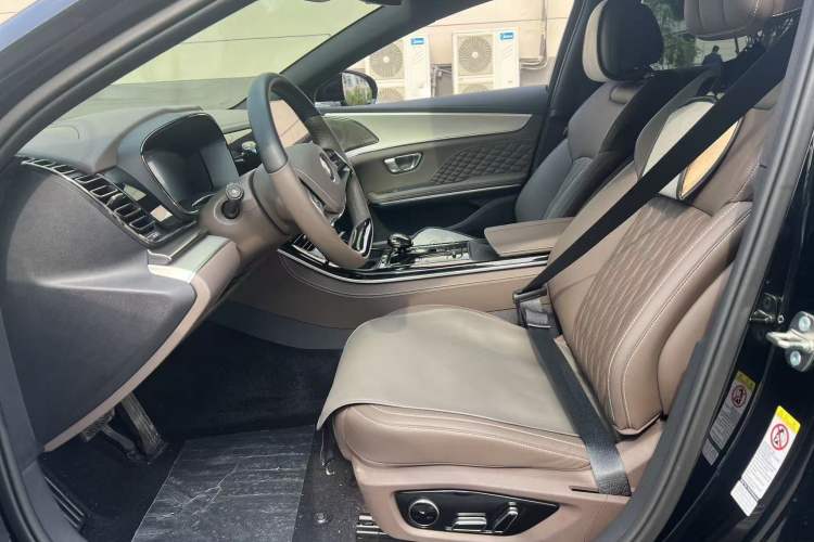 Used BYD Han 2024 DM-i Glory Edition 121KM Prestige Model Interior 3