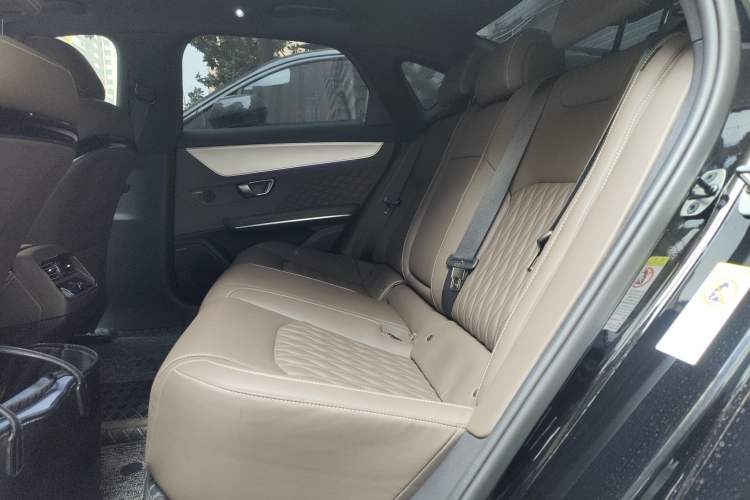 Used BYD Han 2024 EV Glory Edition 605KM Front-Wheel-Drive Premium Model Interior 4