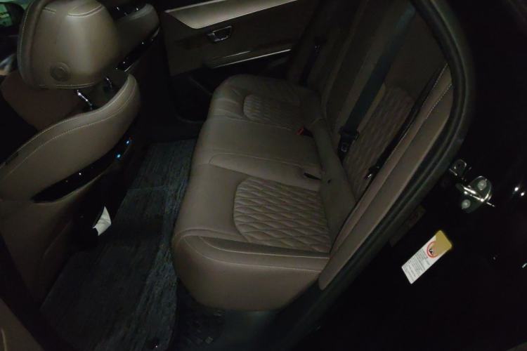 Used BYD Han 2024 EV Glory Edition 605KM Front-Wheel-Drive Premium Model Interior 4