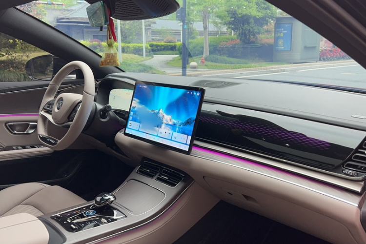 Used BYD Han 2024 DM-i Glory Edition 200KM Flagship Model Interior 5