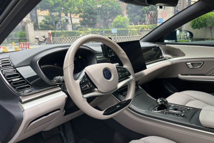 Used BYD Han 2024 EV Glory Edition 605KM Front-Wheel-Drive Premium Model Interior 7