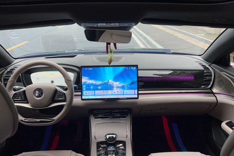 Used BYD Han 2024 DM-i Glory Edition 200KM Flagship Model Interior 8