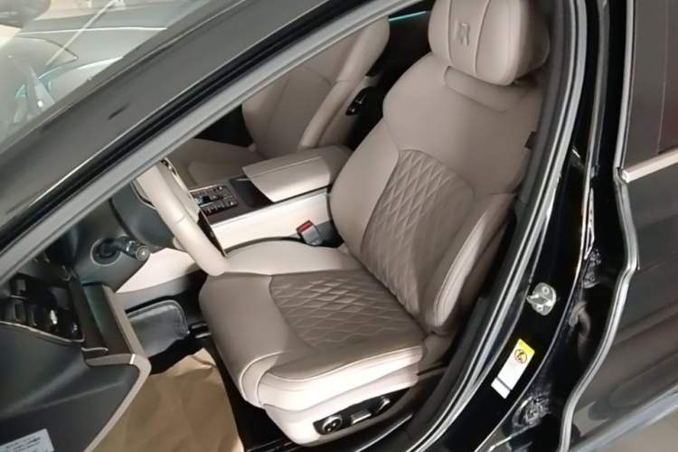 Used BYD Han 2024 DM-i Glory Edition 121KM Premium Model Left Front Seat
