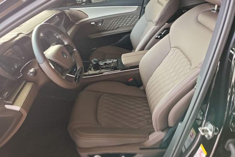 Used BYD Han 2024 DM-i Glory Edition 121KM Elite Model Left Front Seat