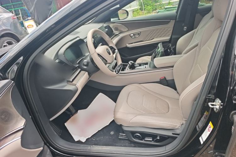 Used BYD Han 2024 EV Glory Edition 610 km All-Wheel Drive "Tian Shen Zhi Jia" Intelligent Driving Model Left Front Seat