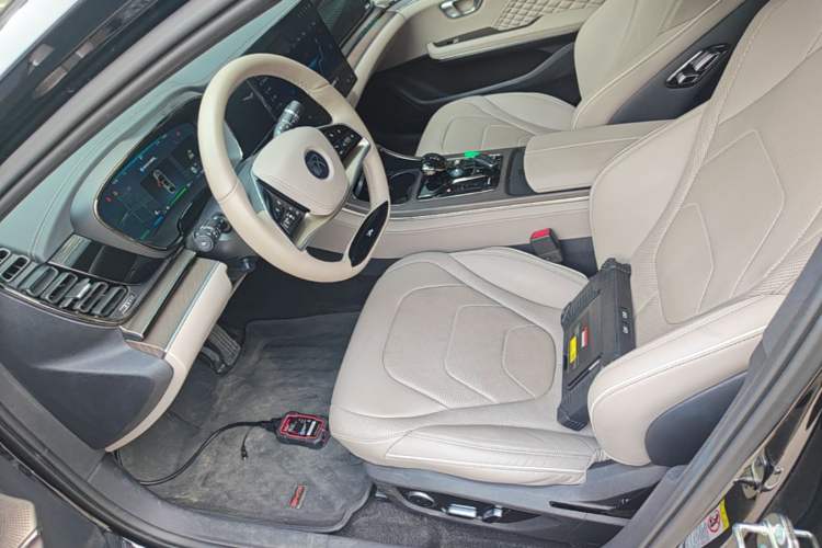 Used BYD Han 2024 EV Glory Edition 610 km All-Wheel Drive "Tian Shen Zhi Jia" Intelligent Driving Model Left Front Seat
