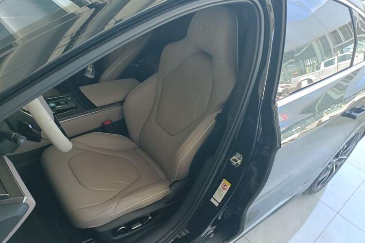 Used BYD Han 2024 EV Glory Edition 610 km All-Wheel Drive "Tian Shen Zhi Jia" Intelligent Driving Model Left Front Seat