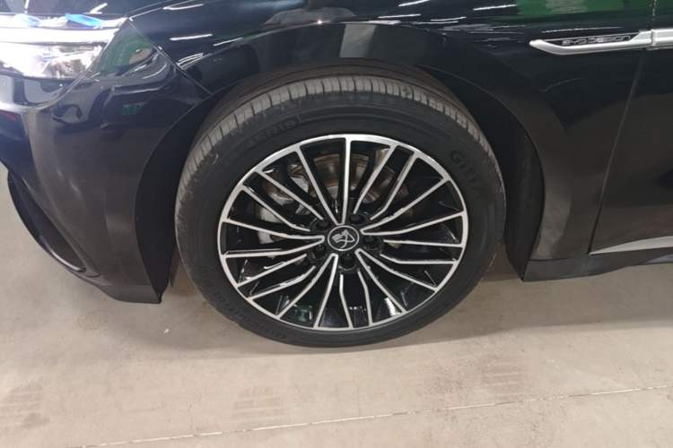 Used BYD Han 2024 EV Glory Edition 506KM Front-Wheel-Drive Premium Model Left Front Wheel Hub