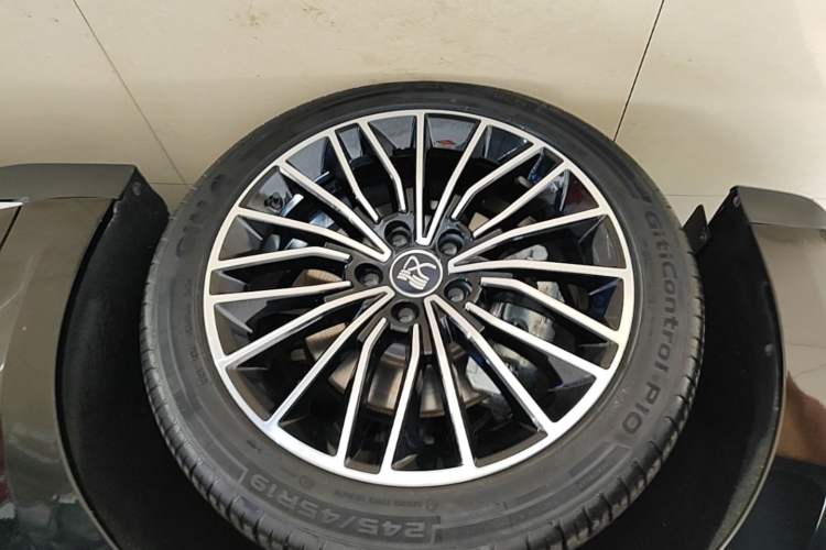 Used BYD Han 2024 EV Glory Edition 506KM Front-Wheel-Drive Premium Model Left Front Wheel Hub
