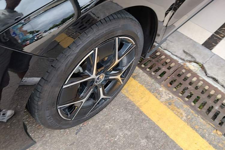 Used BYD Han 2024 EV Glory Edition 605KM Front-Wheel-Drive Premium Model Left Front Wheel Hub