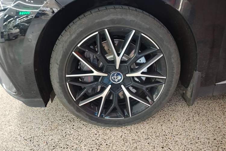 Used BYD Han 2024 EV Glory Edition 610 km All-Wheel Drive "Tian Shen Zhi Jia" Intelligent Driving Model Left Front Wheel Hub