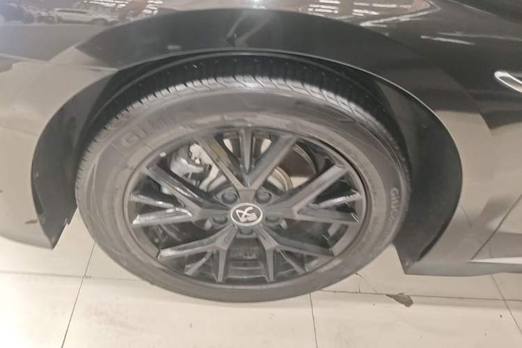 Used BYD Han 2024 DM-i Glory Edition 121KM Elite Model Left Front Wheel Hub