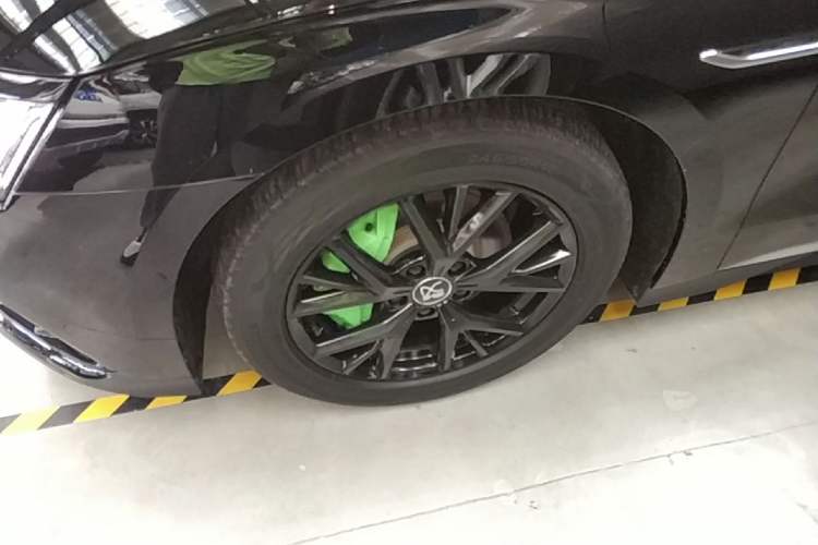 Used BYD Han 2024 DM-i Glory Edition 121KM Elite Model Left Front Wheel Hub