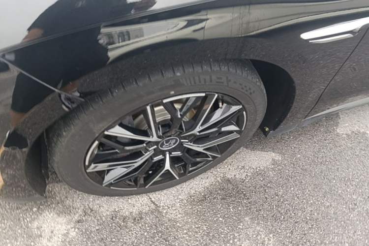 Used BYD Han 2024 EV Glory Edition 610 km All-Wheel Drive "Tian Shen Zhi Jia" Intelligent Driving Model Left Front Wheel Hub