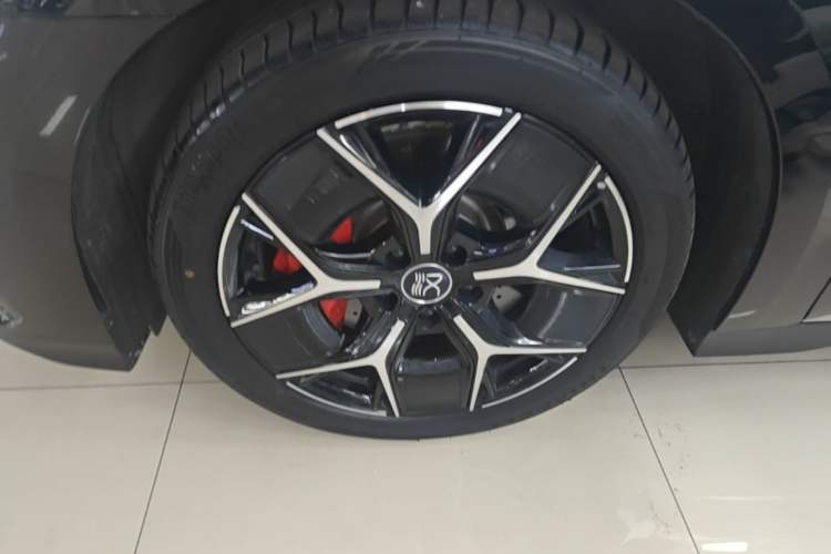 Used BYD Han 2024 DM-i Glory Edition 200KM Flagship Model Left Front Wheel Hub