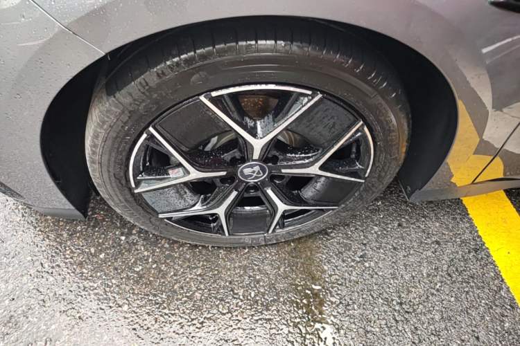 Used BYD Han 2024 EV Glory Edition 605KM Front-Wheel-Drive Premium Model Left Front Wheel Hub