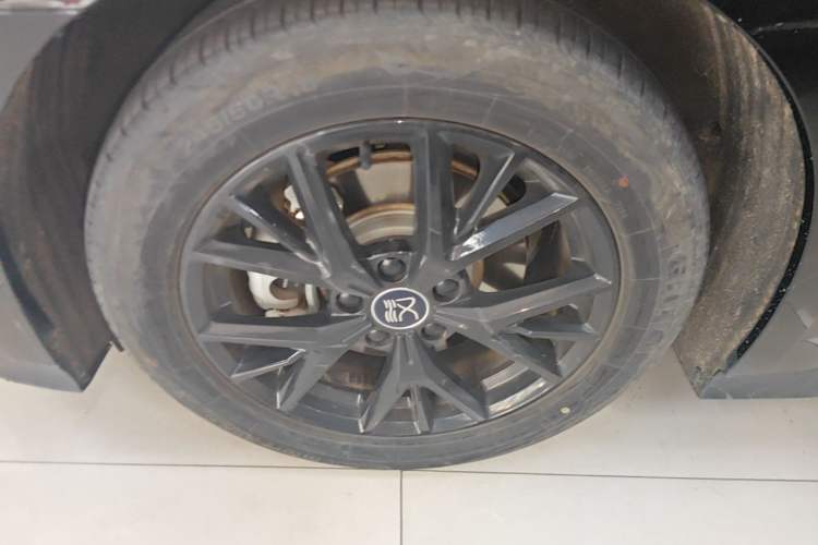 Used BYD Han 2024 DM-i Glory Edition 121KM Prestige Model Left Front Wheel Hub