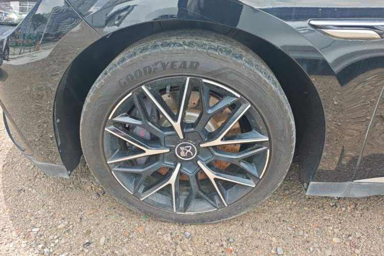 Used BYD Han 2024 EV Glory Edition 610 km All-Wheel Drive "Tian Shen Zhi Jia" Intelligent Driving Model Left Front Wheel Hub