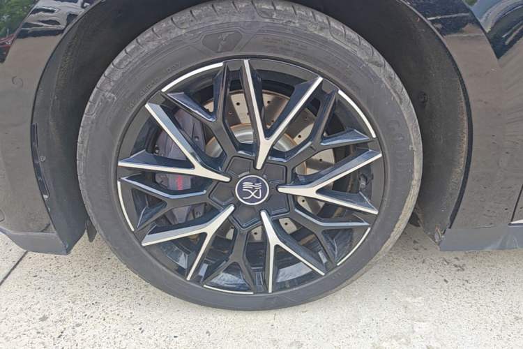 Used BYD Han 2024 EV Glory Edition 610 km All-Wheel Drive "Tian Shen Zhi Jia" Intelligent Driving Model Left Front Wheel Hub
