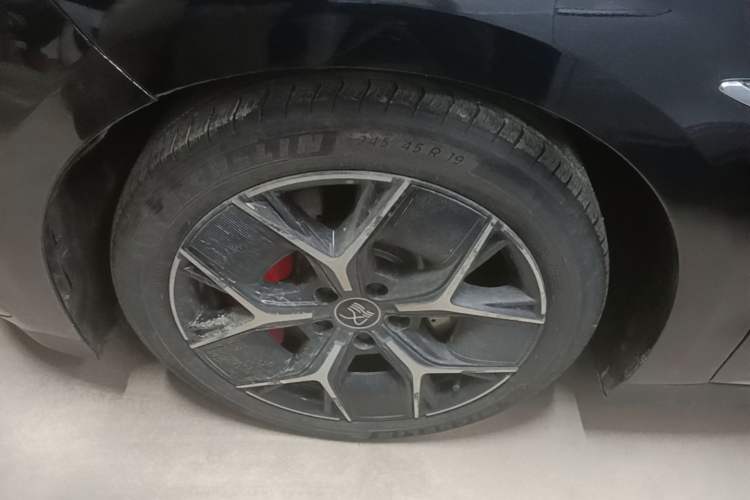 Used BYD Han 2024 EV Glory Edition 715KM Front-Wheel-Drive Flagship Model Left Front Wheel Hub
