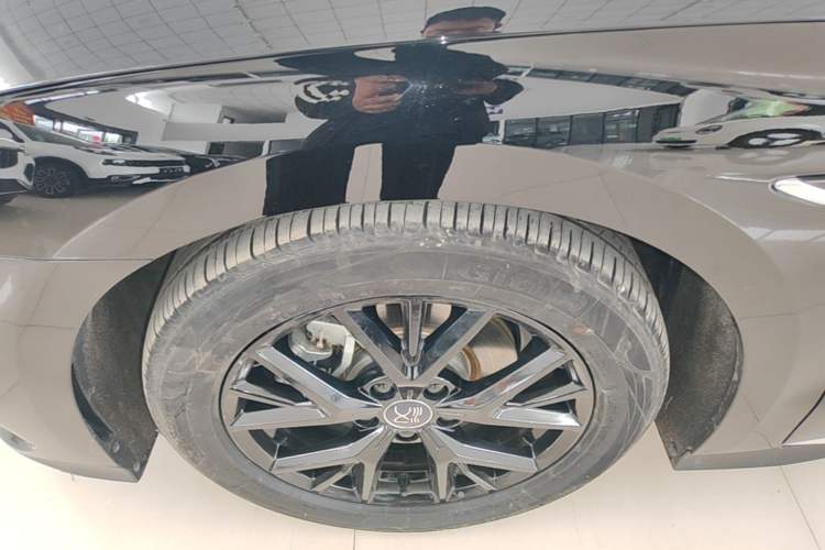Used BYD Han 2024 DM-i Glory Edition 121KM Elite Model Left Front Wheel Hub