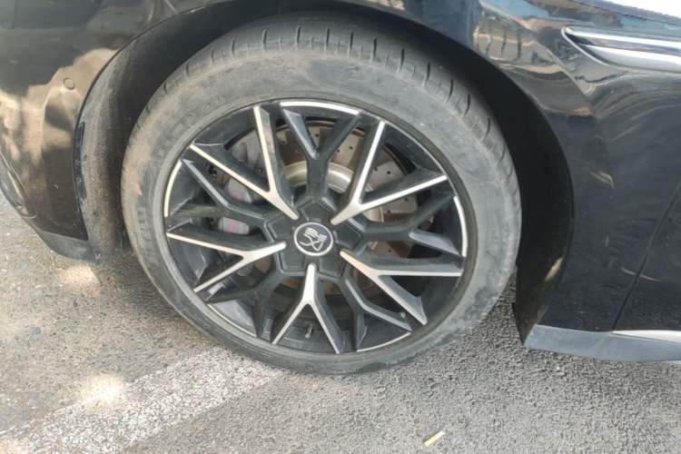Used BYD Han 2024 EV Glory Edition 610 km All-Wheel Drive "Tian Shen Zhi Jia" Intelligent Driving Model Left Front Wheel Hub