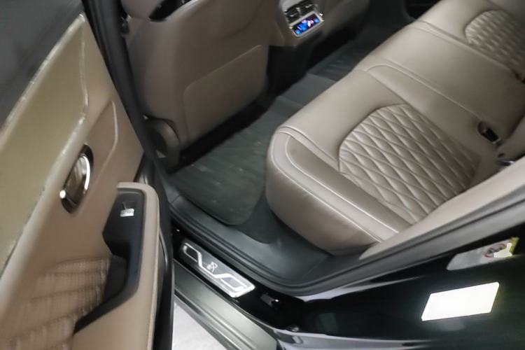 Used BYD Han 2024 EV Glory Edition 506KM Front-Wheel-Drive Premium Model Left Rear Seat