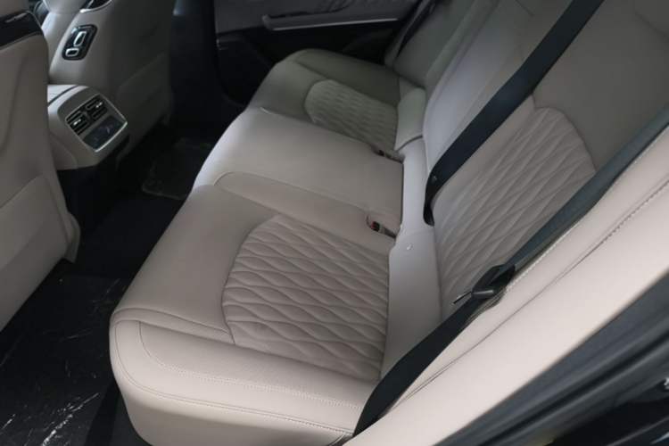 Used BYD Han 2024 DM-i Glory Edition 121KM Prestige Model Left Rear Seat