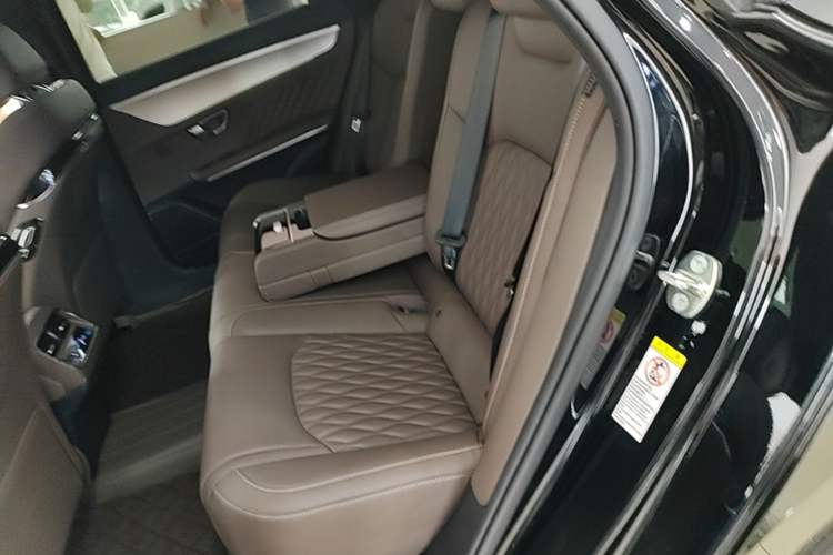 Used BYD Han 2024 EV Glory Edition 506KM Front-Wheel-Drive Premium Model Left Rear Seat