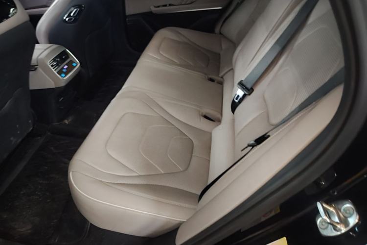 Used BYD Han 2024 EV Glory Edition 610 km All-Wheel Drive "Tian Shen Zhi Jia" Intelligent Driving Model Left Rear Seat