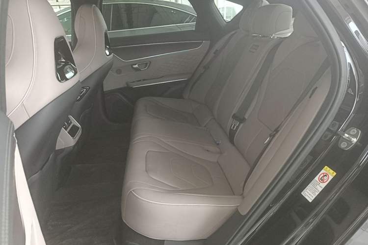 Used BYD Han 2024 EV Glory Edition 610 km All-Wheel Drive "Tian Shen Zhi Jia" Intelligent Driving Model Left Rear Seat