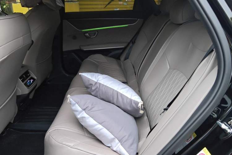 Used BYD Han 2024 EV Glory Edition 715KM Front-Wheel-Drive Flagship Model Left Rear Seat