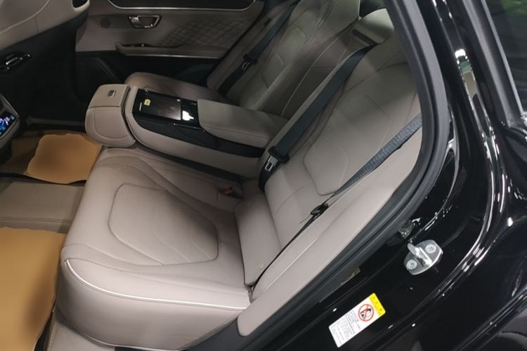 Used BYD Han 2024 EV Glory Edition 610 km All-Wheel Drive "Tian Shen Zhi Jia" Intelligent Driving Model Left Rear Seat