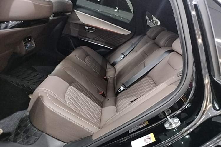 Used BYD Han 2024 EV Glory Edition 506KM Front-Wheel-Drive Premium Model Left Rear Seat