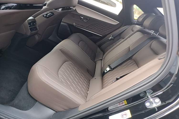 Used BYD Han 2024 EV Glory Edition 506KM Front-Wheel-Drive Premium Model Left Rear Seat