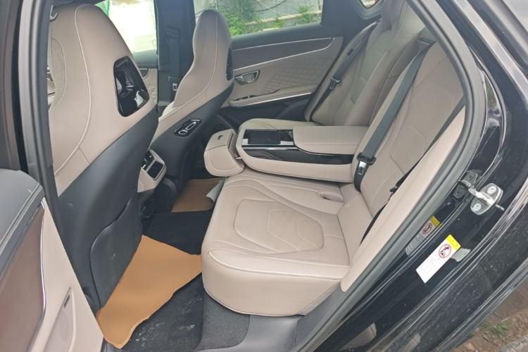 Used BYD Han 2024 EV Glory Edition 610 km All-Wheel Drive "Tian Shen Zhi Jia" Intelligent Driving Model Left Rear Seat