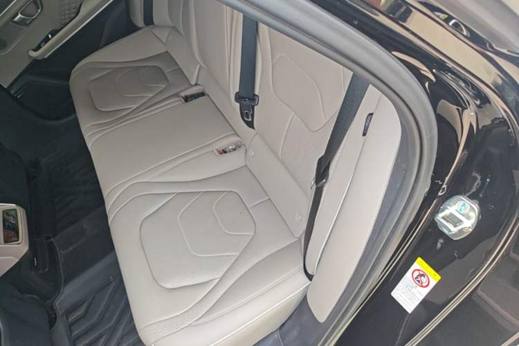 Used BYD Han 2024 EV Glory Edition 610 km All-Wheel Drive "Tian Shen Zhi Jia" Intelligent Driving Model Left Rear Seat