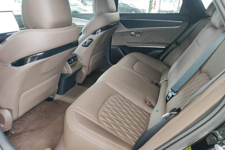 Used BYD Han 2024 DM-i Glory Edition 121KM Elite Model Left Rear Seat