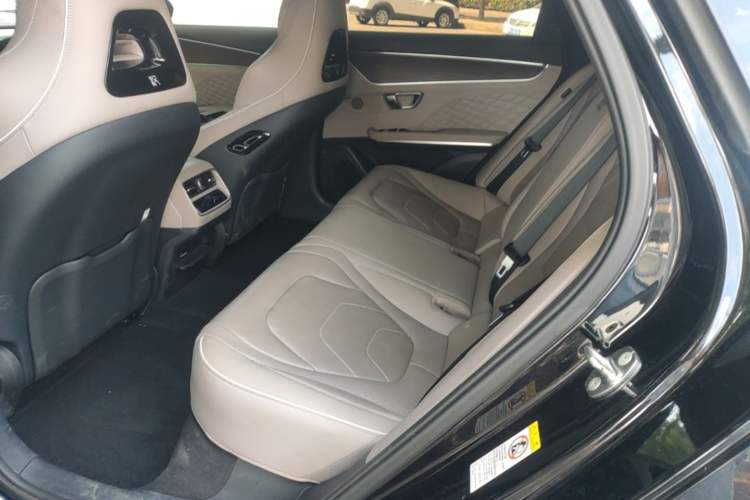 Used BYD Han 2024 EV Glory Edition 610 km All-Wheel Drive "Tian Shen Zhi Jia" Intelligent Driving Model Left Rear Seat