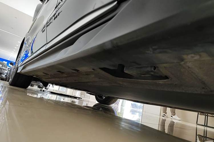 Used BYD Han 2024 EV Glory Edition 506KM Front-Wheel-Drive Premium Model Left Side Sill