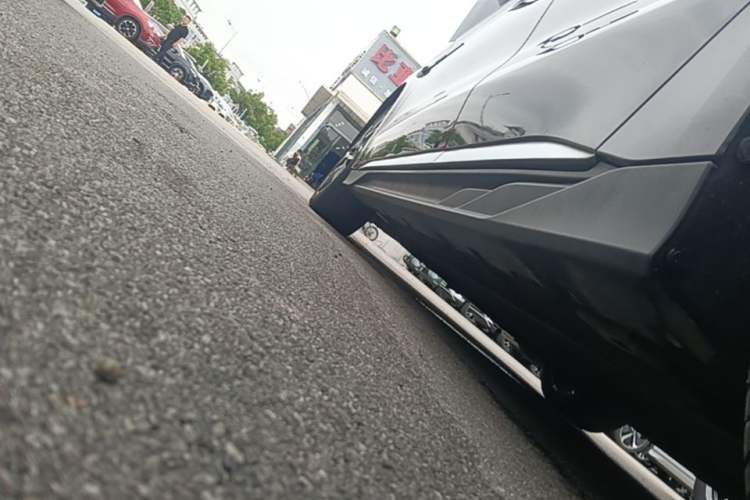 Used BYD Han 2024 EV Glory Edition 610 km All-Wheel Drive "Tian Shen Zhi Jia" Intelligent Driving Model Left Side Sill