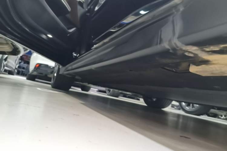 Used BYD Han 2024 EV Glory Edition 506KM Front-Wheel-Drive Premium Model Left Side Sill